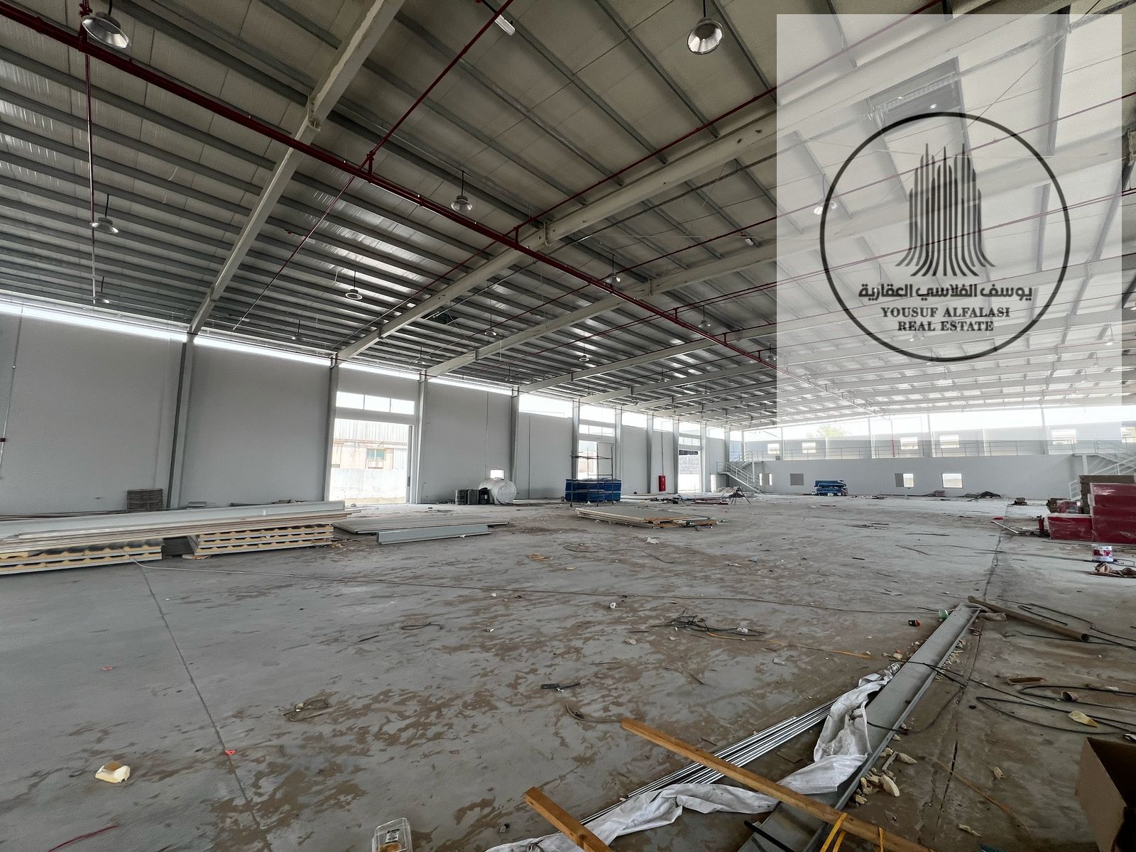 Large warehouse 27,000 sq ft 220 kW electricity 850,000