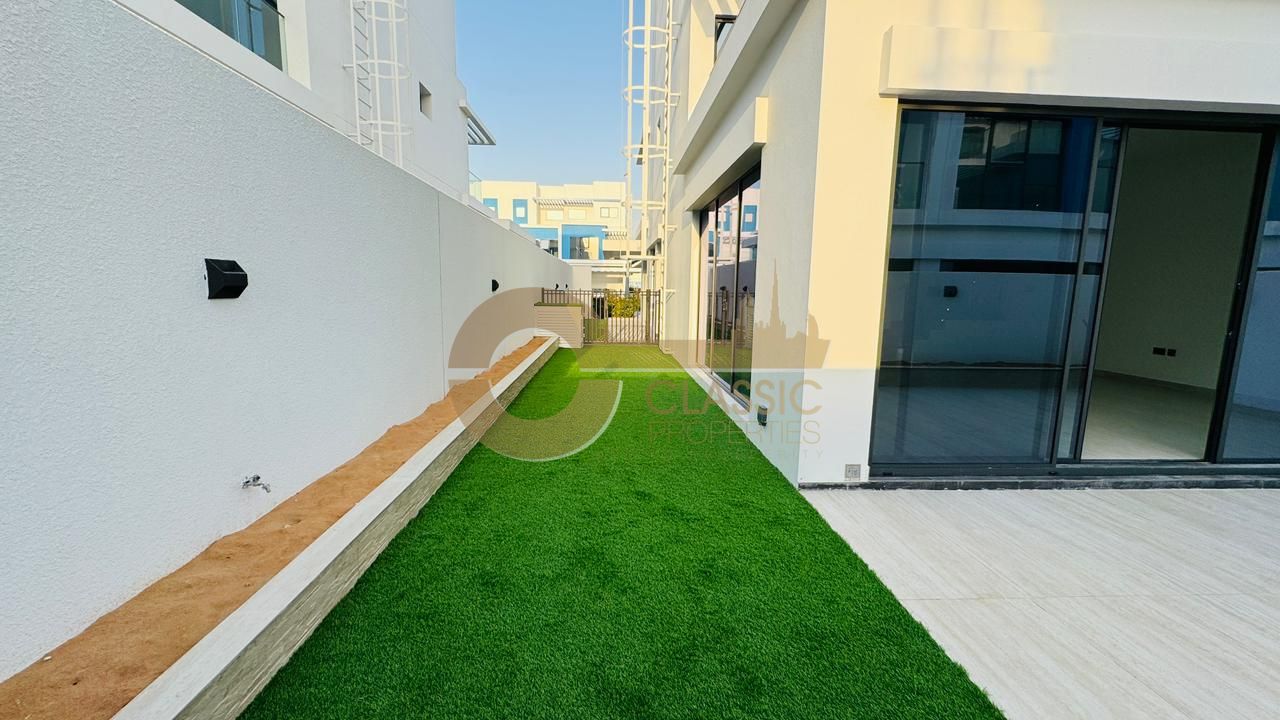 CORNER 5 BED | LANDSCAPED GARDEN | 1 MONTH FREE