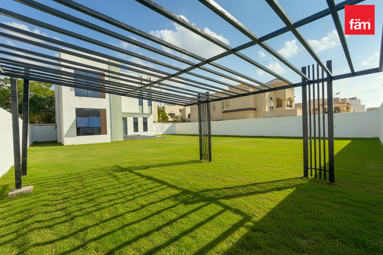 Modern Villa With Nearby Schools & Amenities