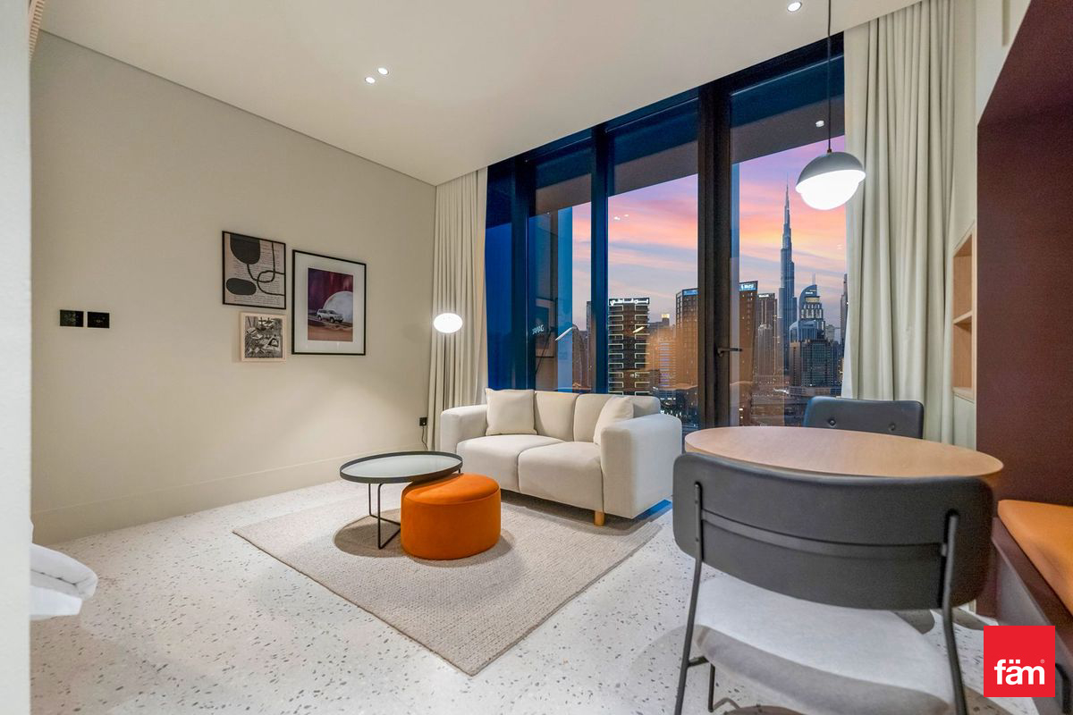 Studio Upside Living For Sale