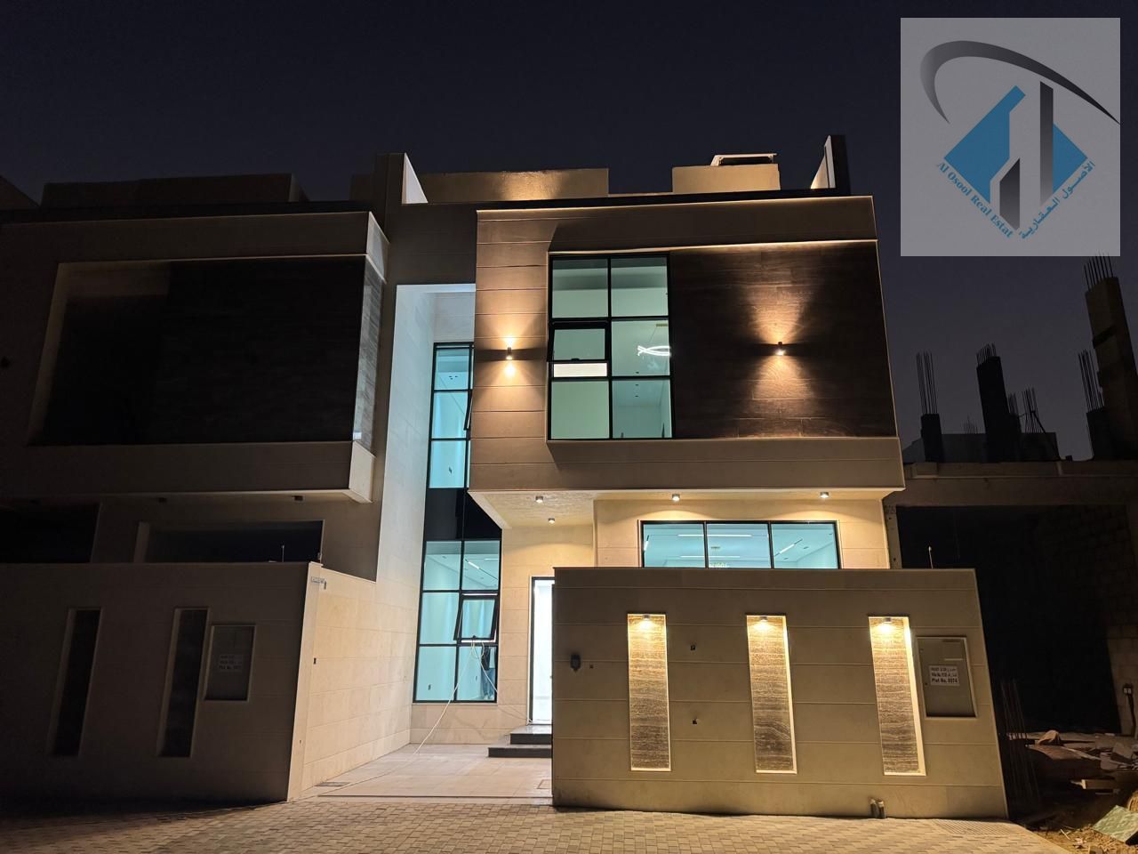 New house with a large building area, freehold ownership including fees, excellent finishing
