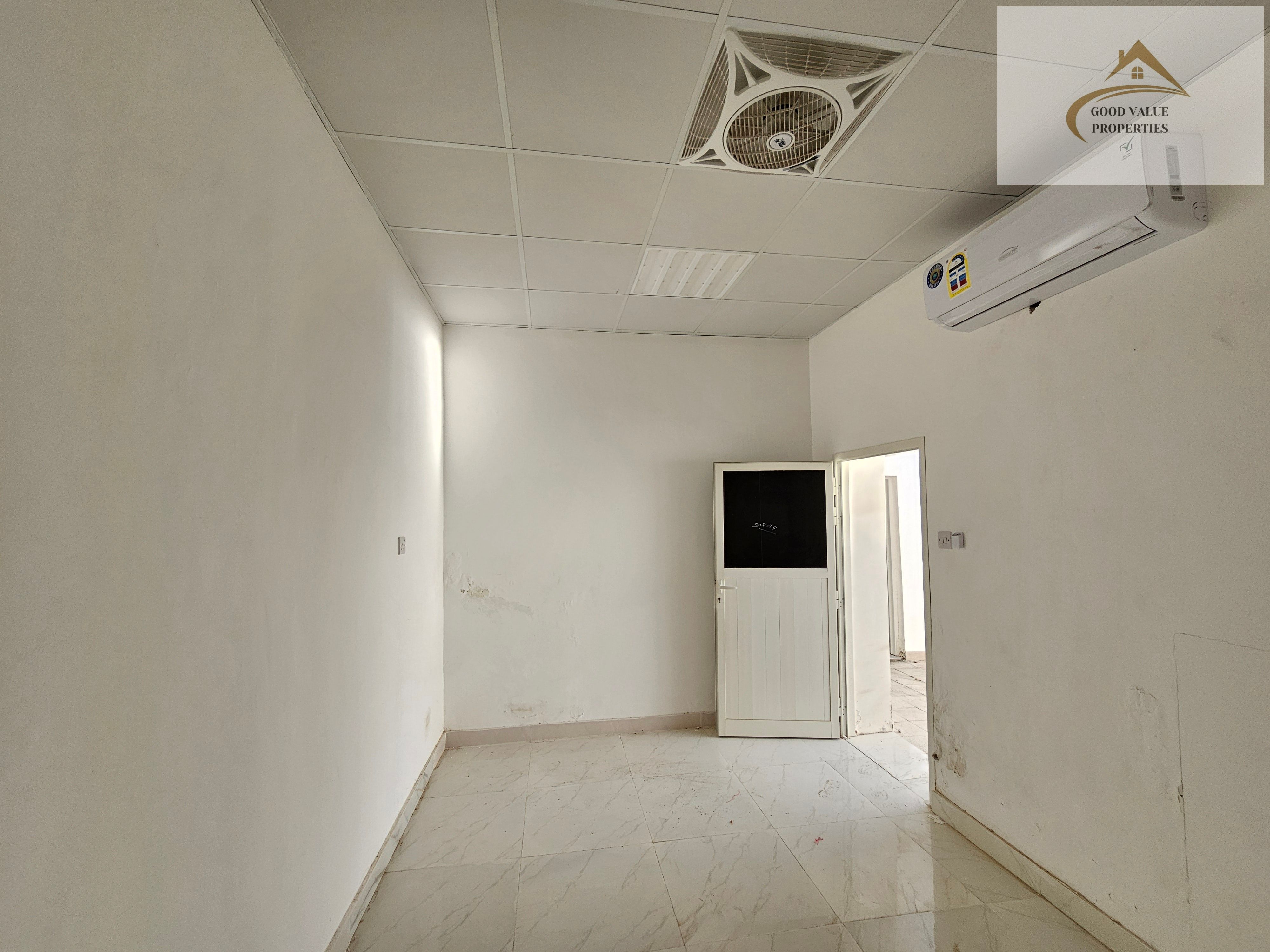Spacious 4 Bhk villa with very wide space