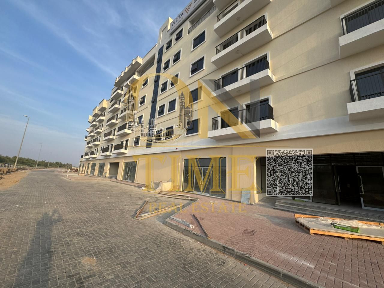 Residential investment opportunity: Gym, swimming pool, parking, balcony, central air conditioning