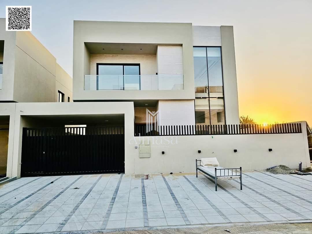 Villa for sale at an excellent, negotiable price. Features a large courtyard, freehold ownership for life, and easy bank financing available for all n
