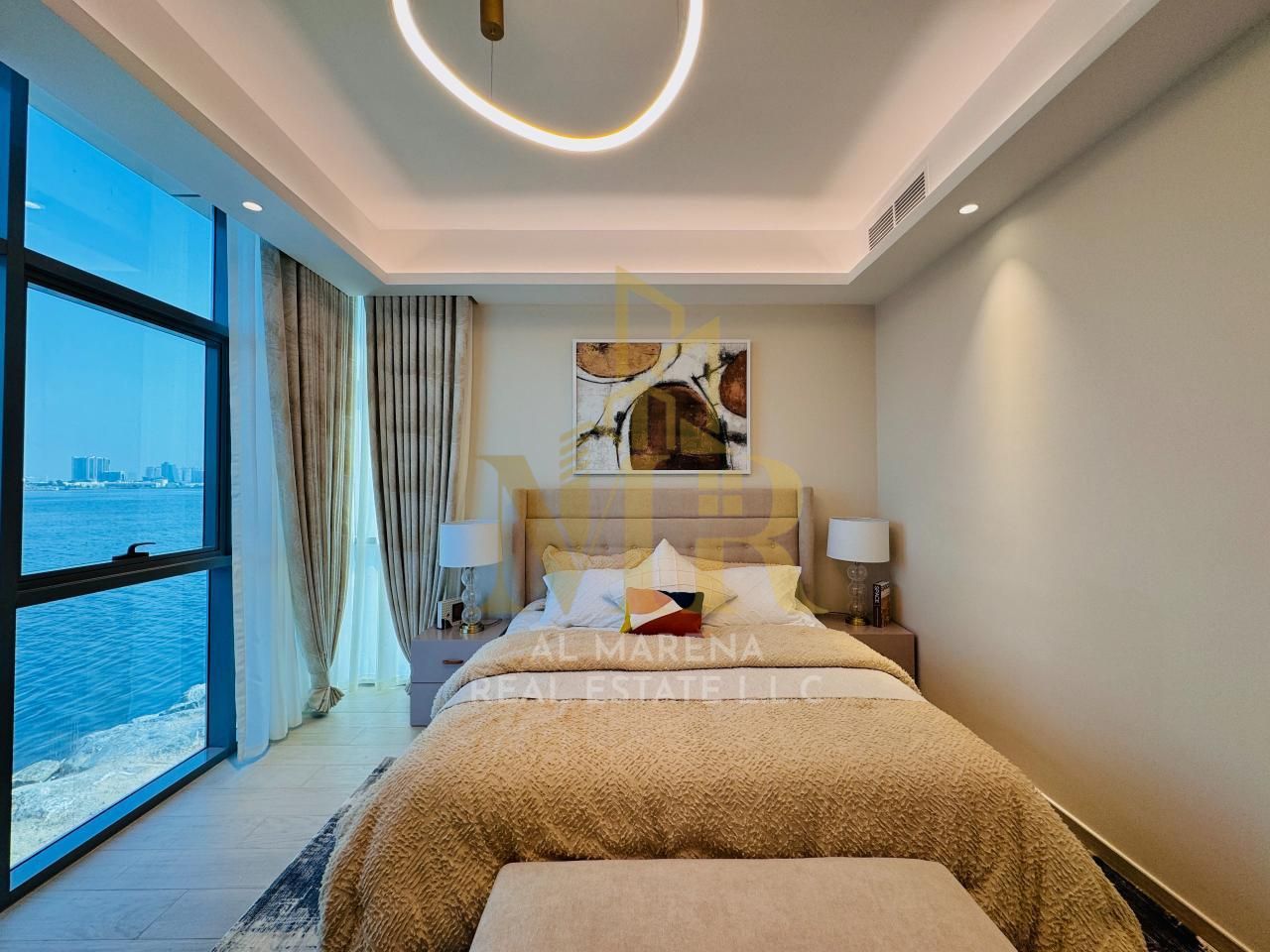 For sale: A distinctive one-bedroom, two-bathroom apartment with a modern design and high-end finishes, suitable for living or investment, in a prime