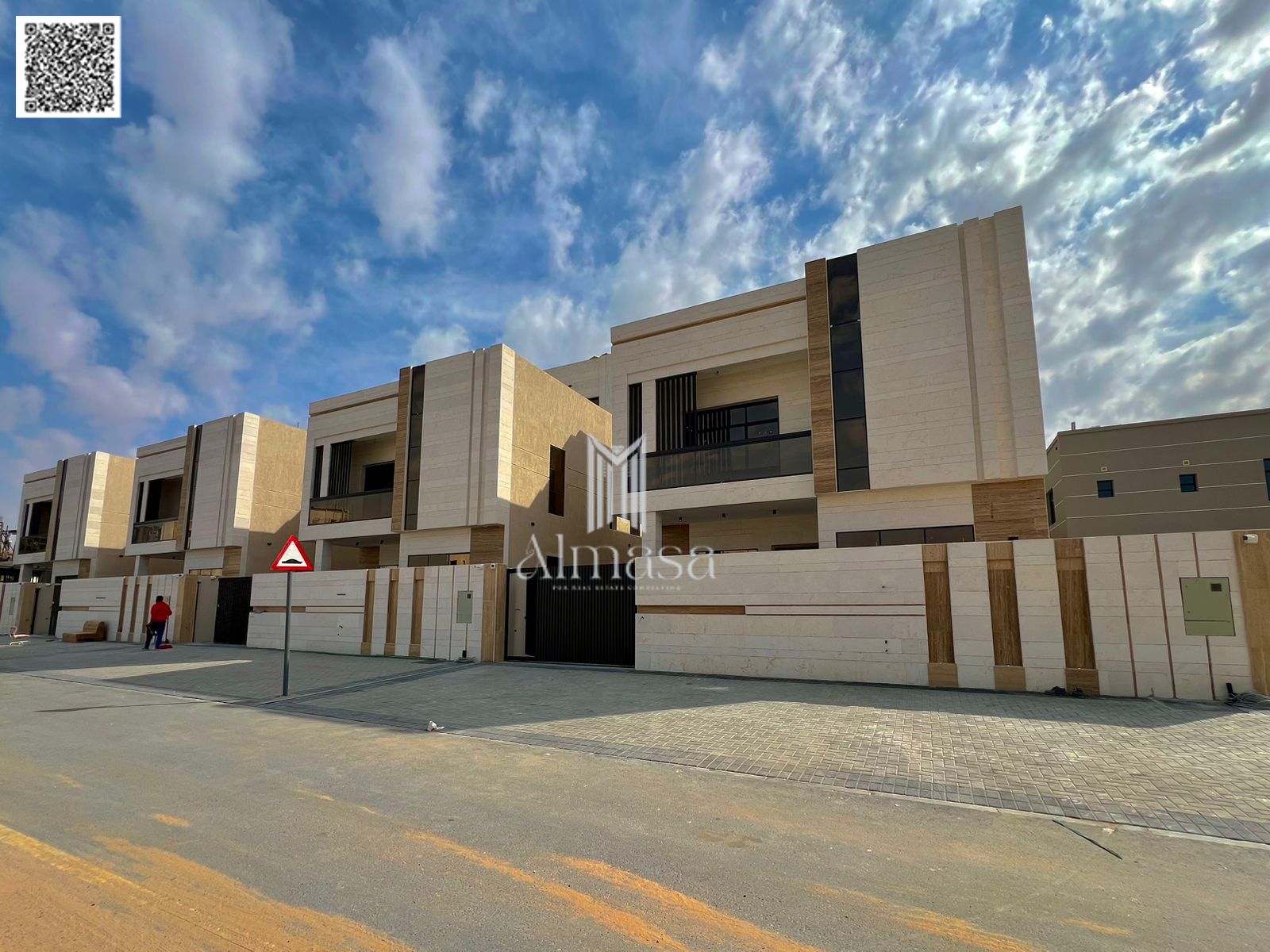 Luxury villa for sale, VIP finishing, in Al Yasmin neighborhood, behind Al Hamidiya Park. Prime location, close to all services.