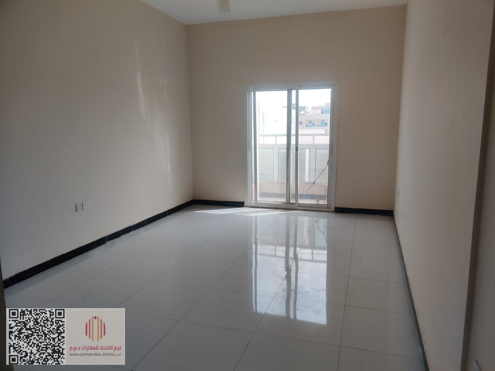 One-bedroom apartment with living room for annual rent in Ajman – Al Jurf 3, located in a prime and lively area, close to China Mall Ajman, with easy