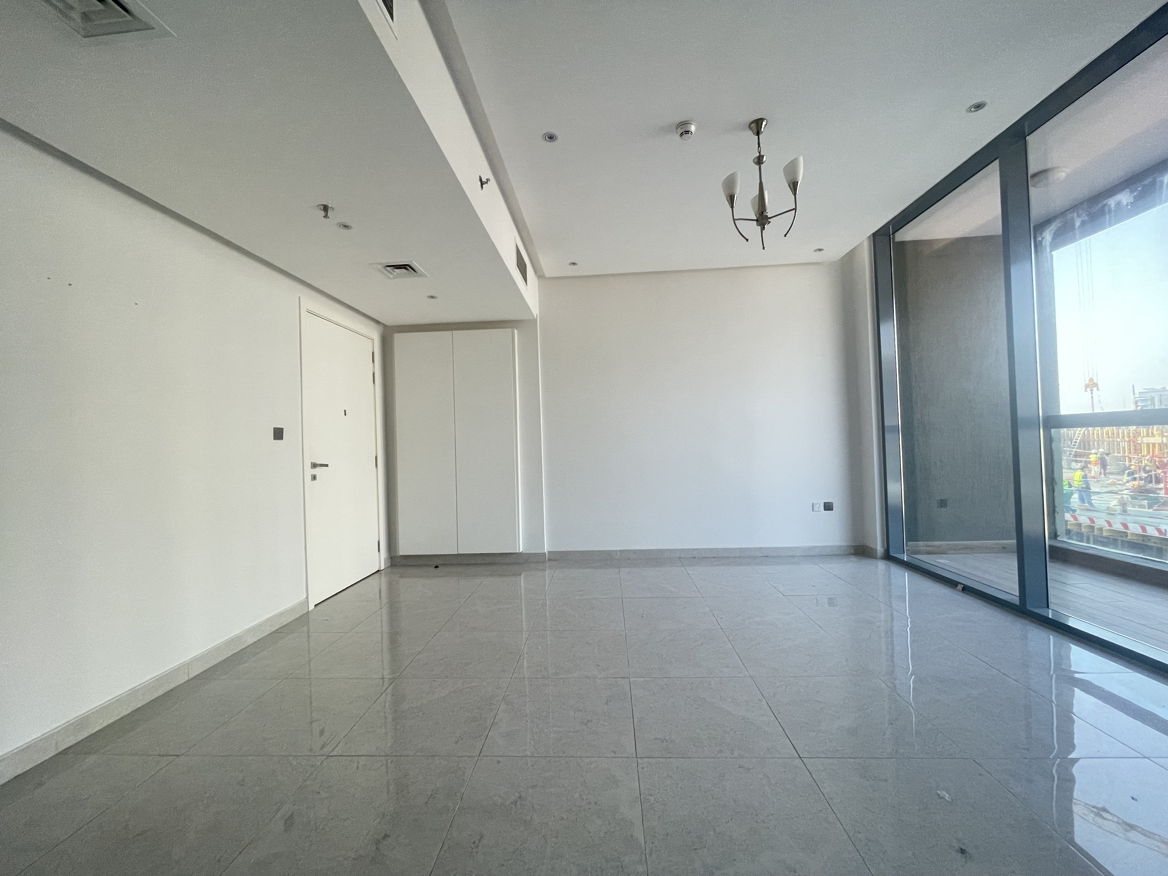 BRIGHT 1BHK CLOSE KITCHEN READY TO MOVE