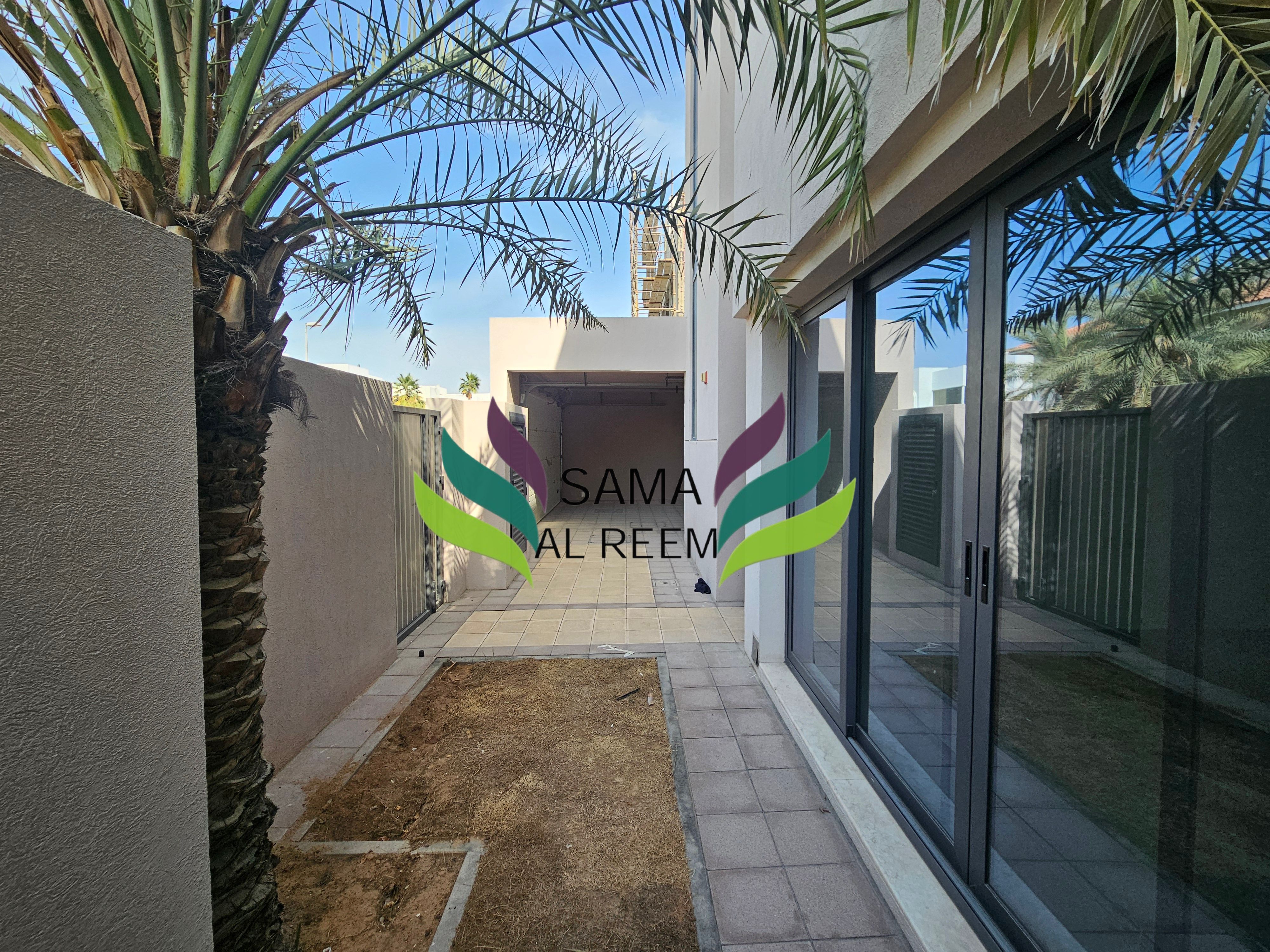 Modern 4 Bed | Private Pool | Maid | JUmeirah 1