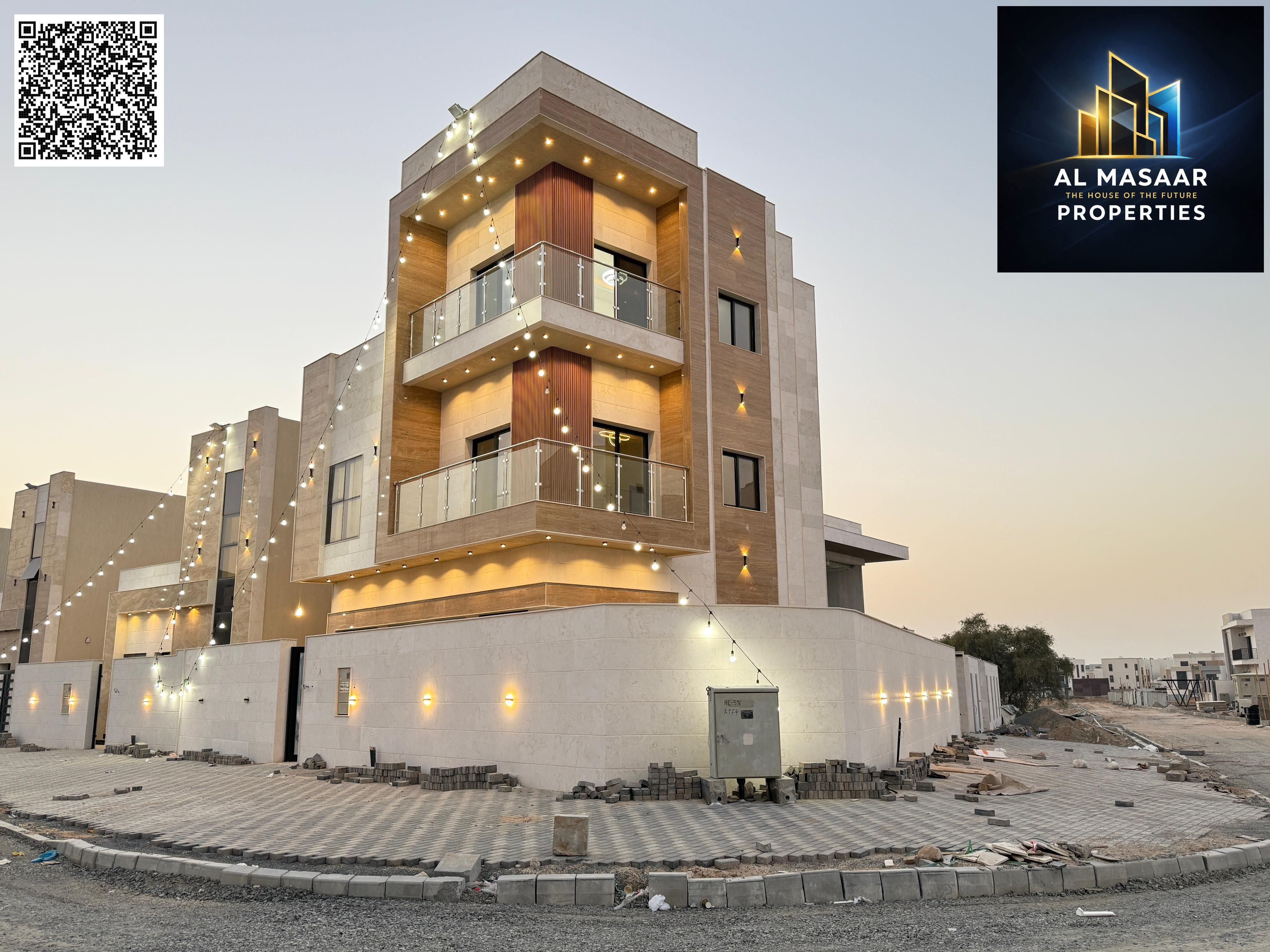 For sale: Corner villa, two floors and a roof, 5 master bedrooms, at a special price including registration and ownership fees.