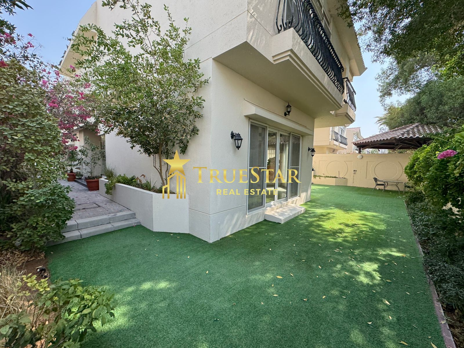 STUNNING NDEPENDENT VILLA 4BR STUDY MAIDS PRIVATE GARDEN I
