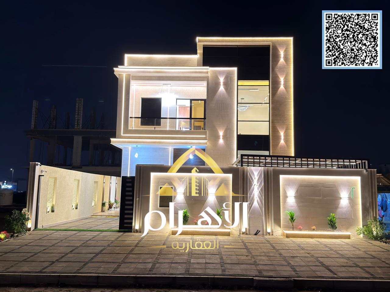 Luxury villa opposite a park, on a main road, close to all services.