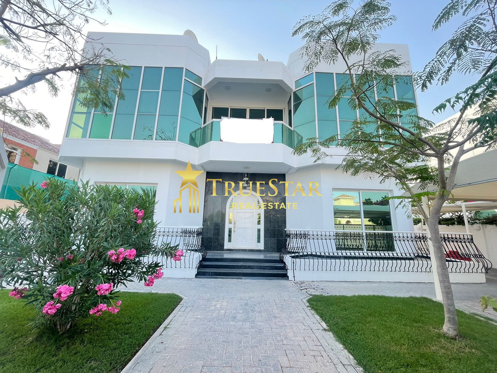 BRIGHT INDEPENDENT VILLA 5BR MAIDS PRIVATE POOL GARDEN