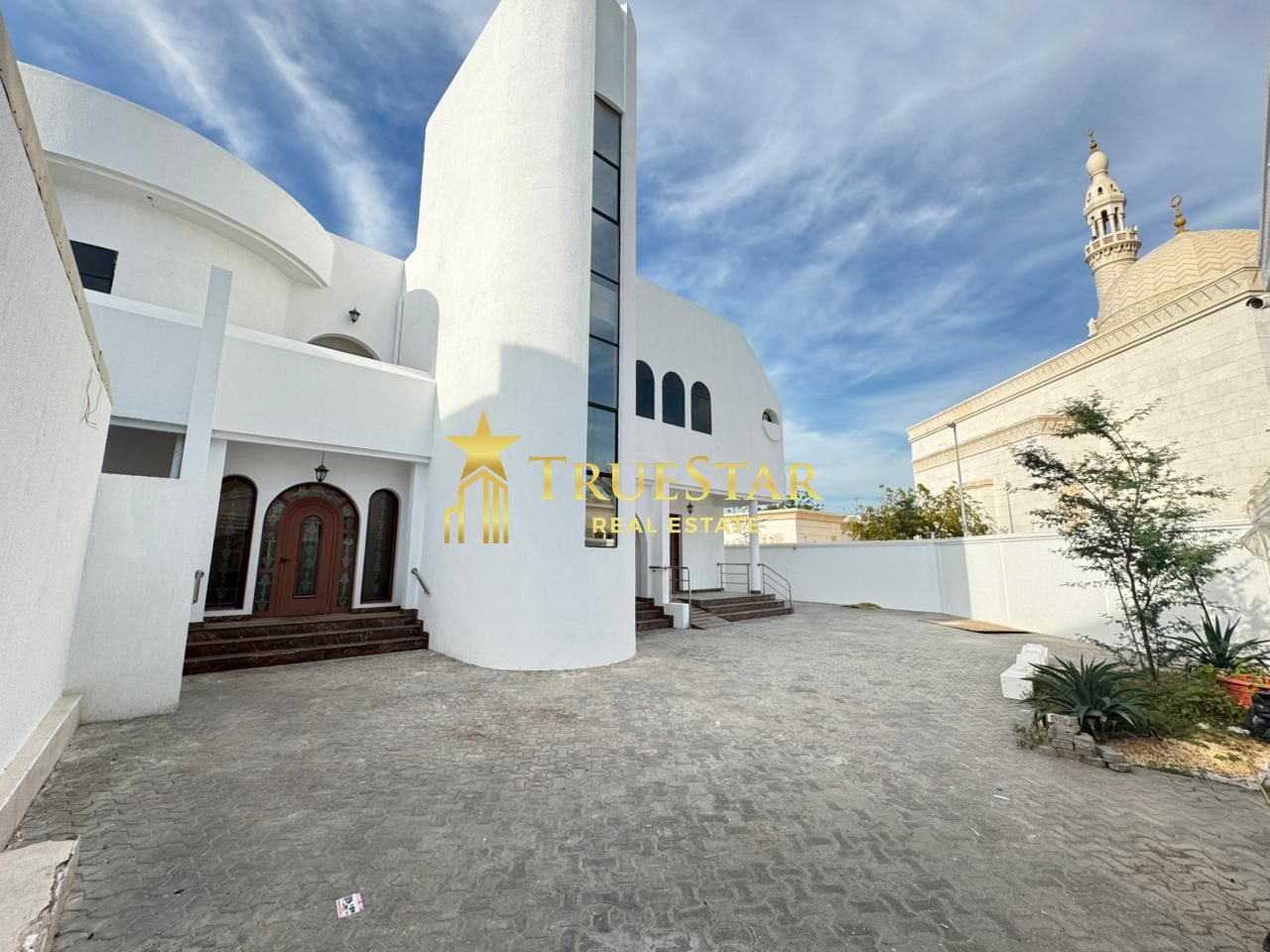 ON THE BEACH INDEPENDENT VILLA 5BR MAIDS DRIVER PRIVATE GARDEN