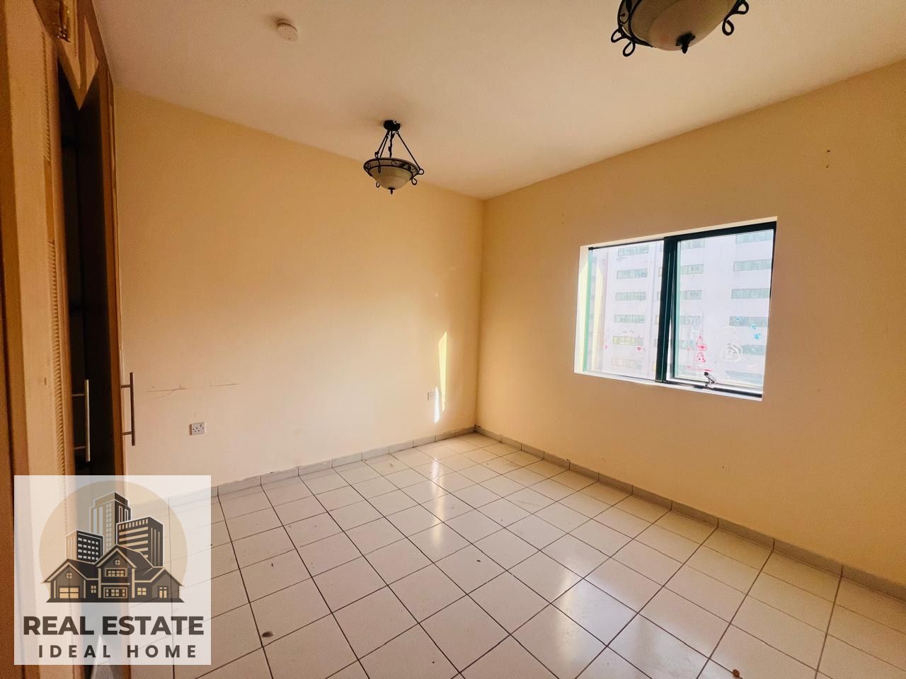 Chiller Free 1 BHK /// No Deposit /// Centralized Ac / Gas /// Fully Family Building /// Balcony In Just 32k