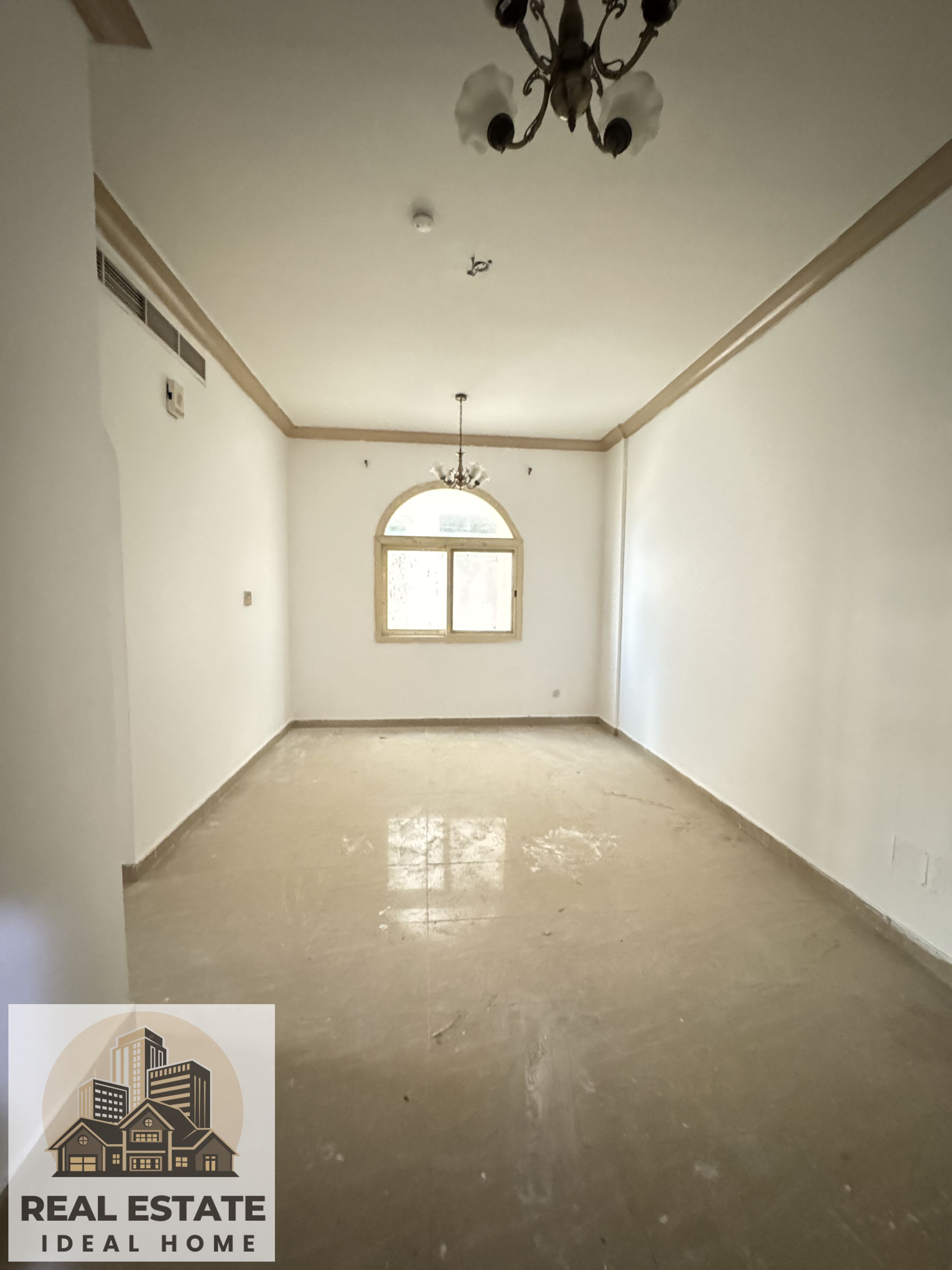 Beautiful 1 BHK /// Fully Family Building /// Balcony /// Centralized Gas / Ac /// In Just 29k