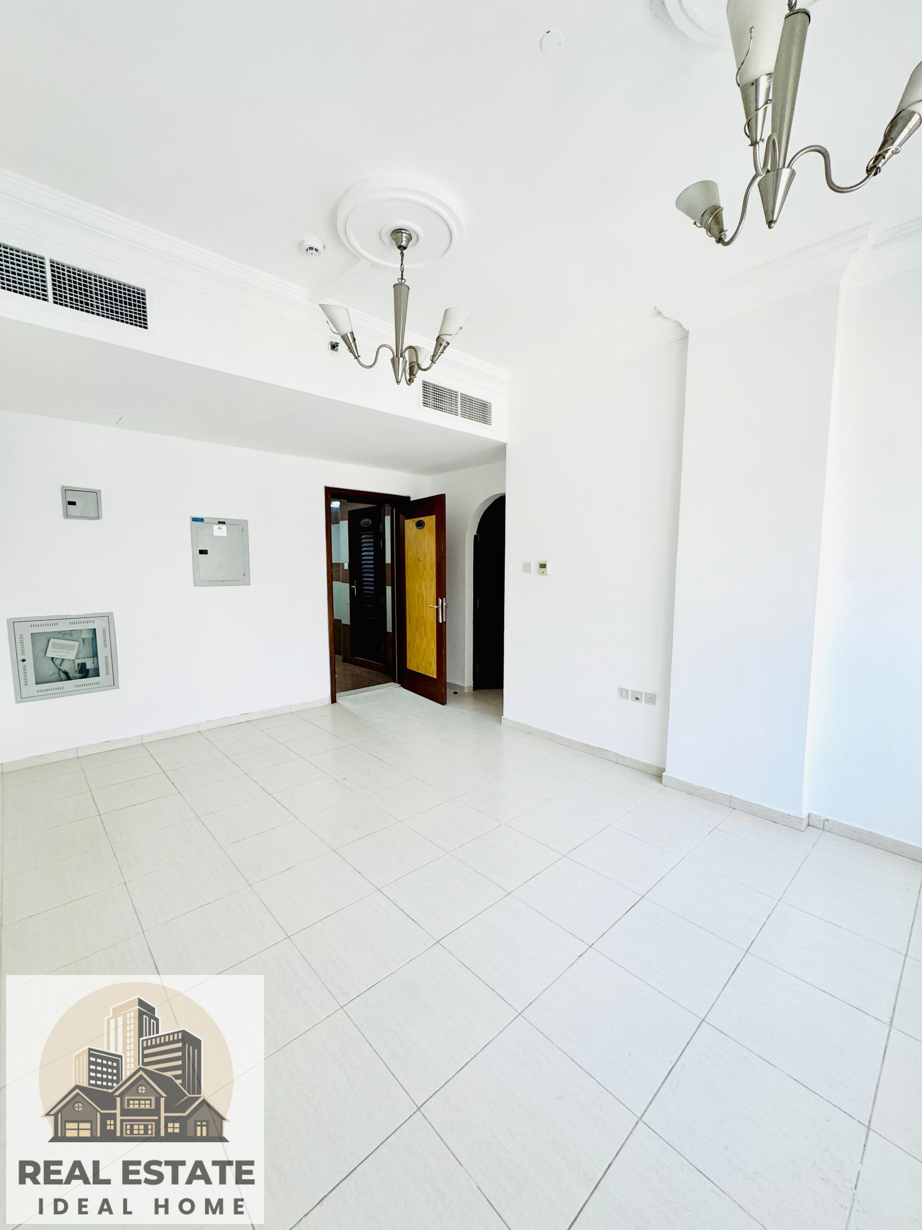 LAWISH 1BHK WITHOUT ANY CHARGES // CORNISH VIEW // FAMILY BUILDING// FULLY CENTRALIZED// 2 WASHROOMS JUST 33k