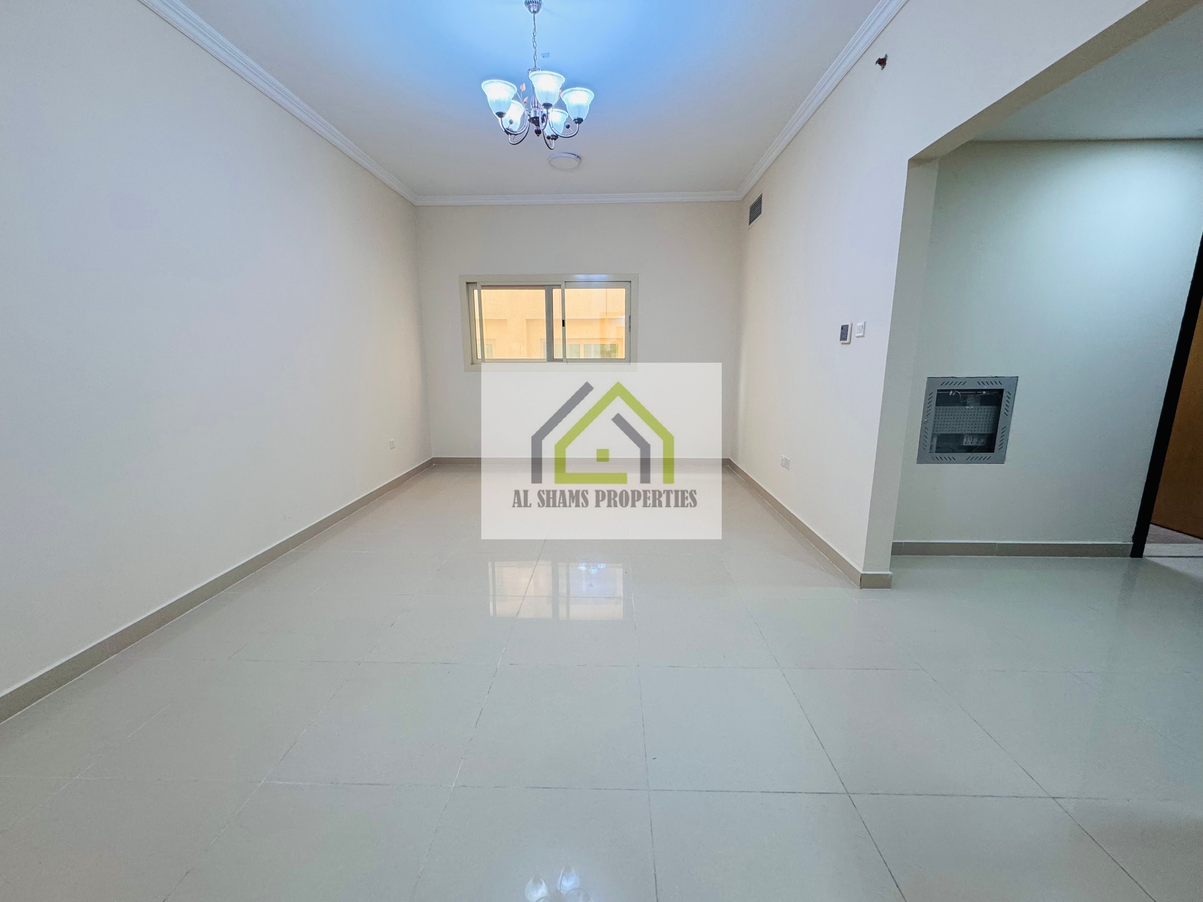 Bright full 1BHK ! 2Bathroom ! free parking