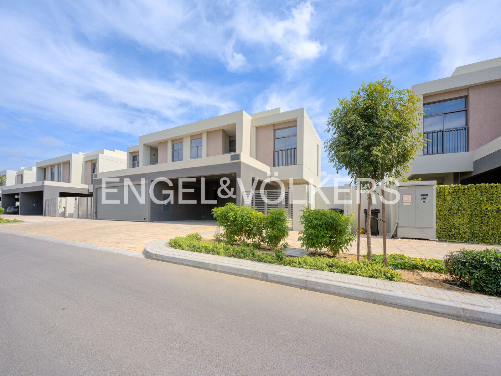 Corner Plot | Single Row | Great Location