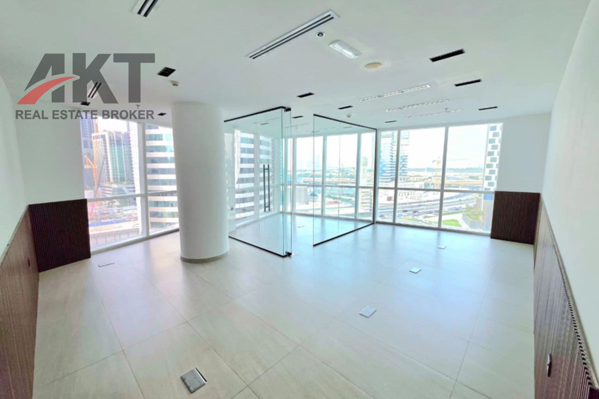 FITTED OFFICE IN PRIME LOCATION/ VACANT