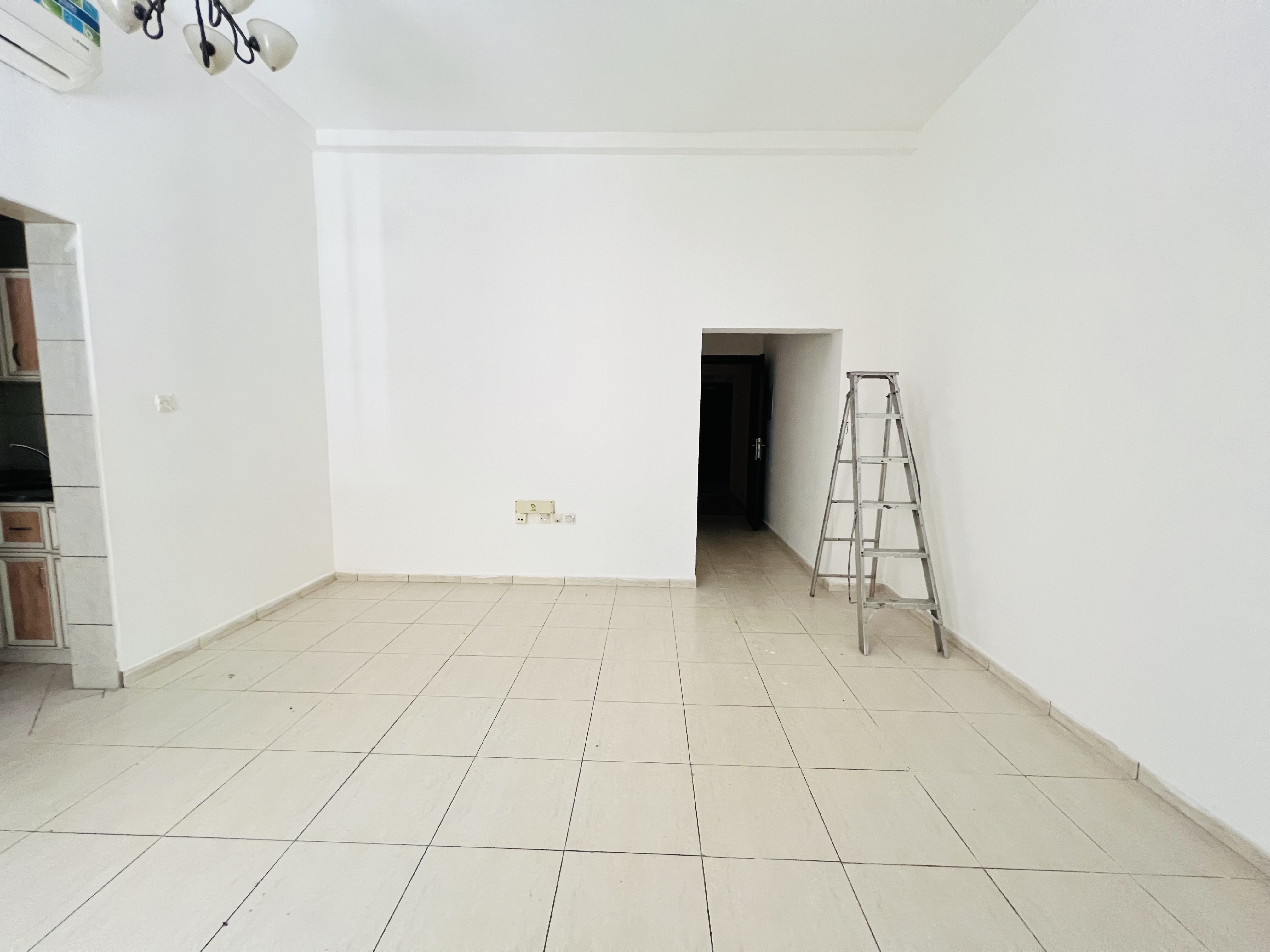 Species studio very big in university area and separate kitchen price 27k
