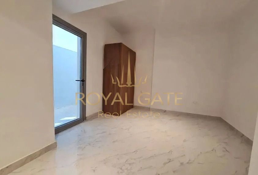3BR+M Duplex | Efficient Layout | Closed Kitchen | Partially Shaded Outdoor Area