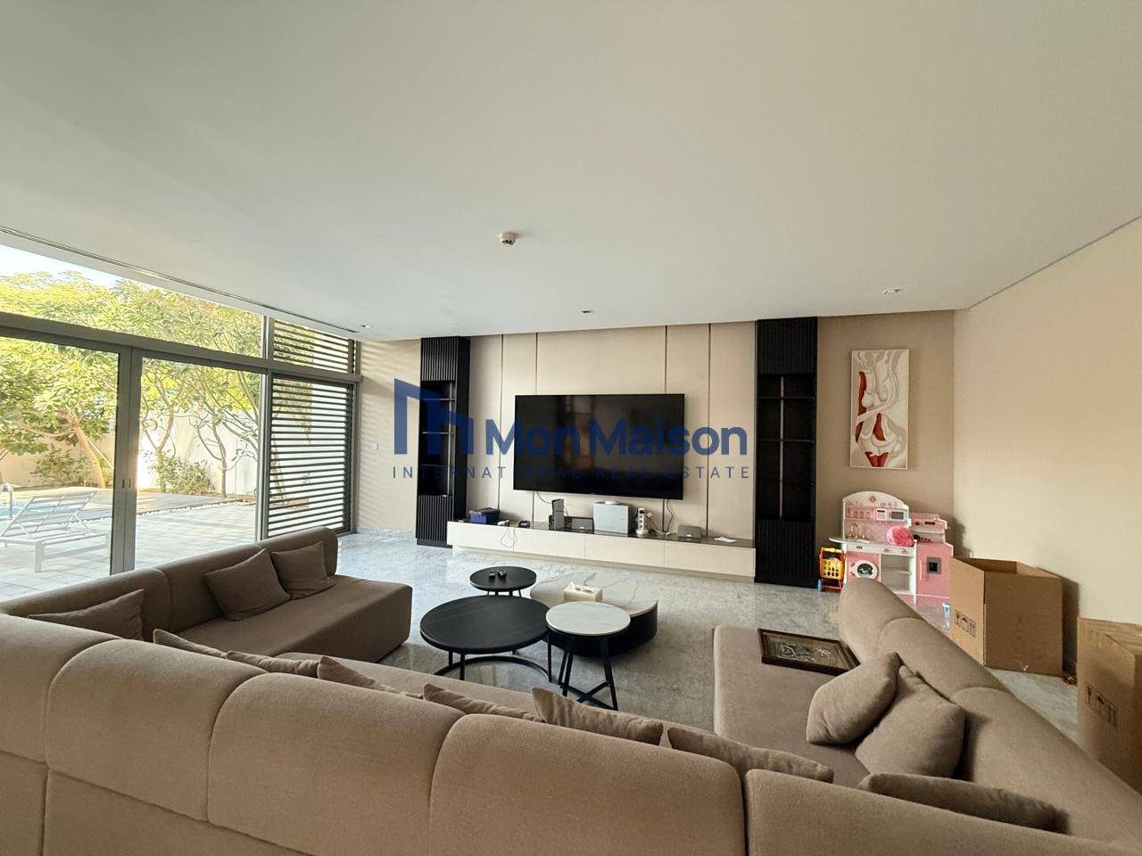 Single Row | Vacant Now | Luxury Living