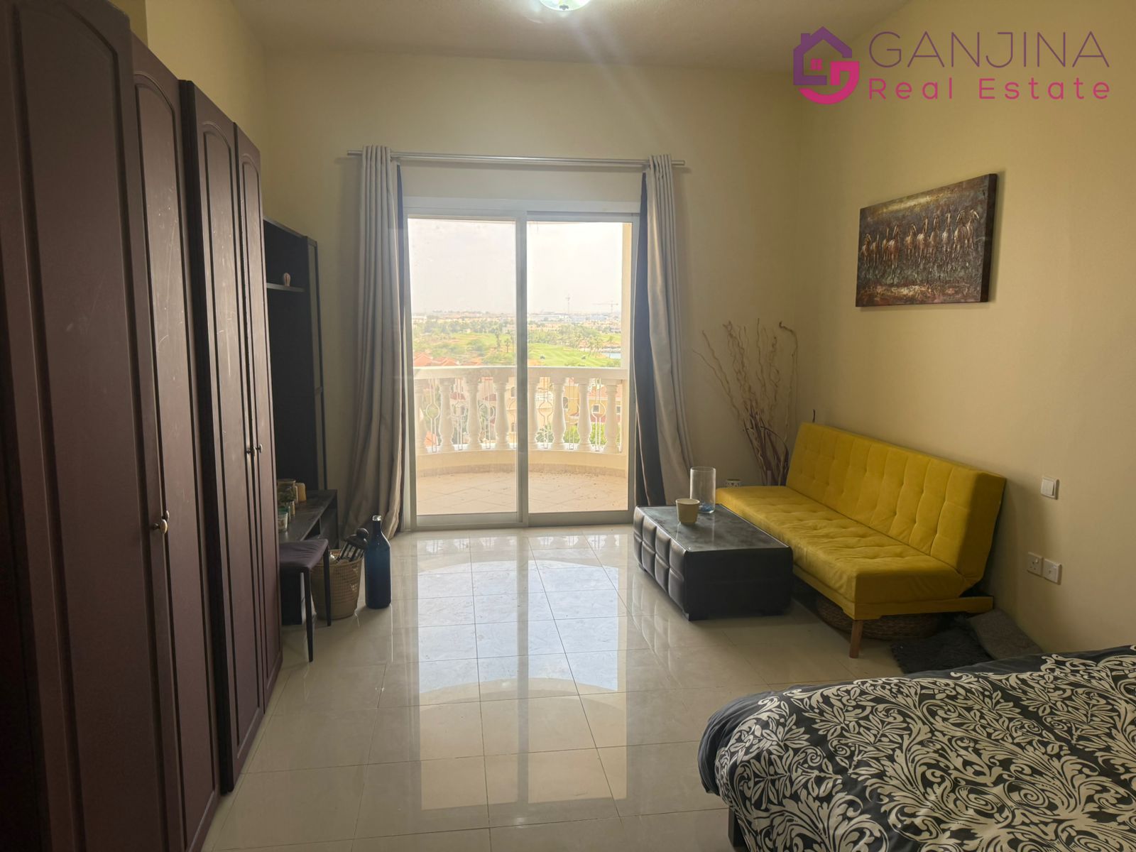 Royal Breeze Studio: Serene Retreat in Al Hamra Village