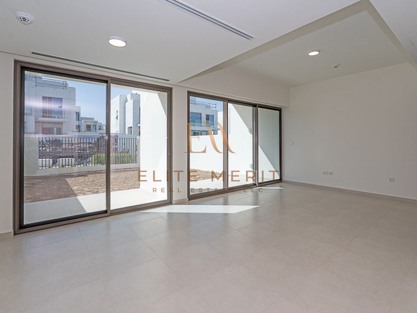 Single Row | Unfurnished | Community View