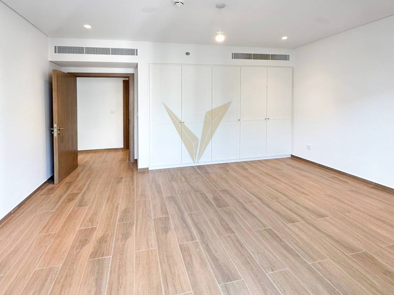 Modern 1 BR Apt | Burj Khalifa I Lush Green Views