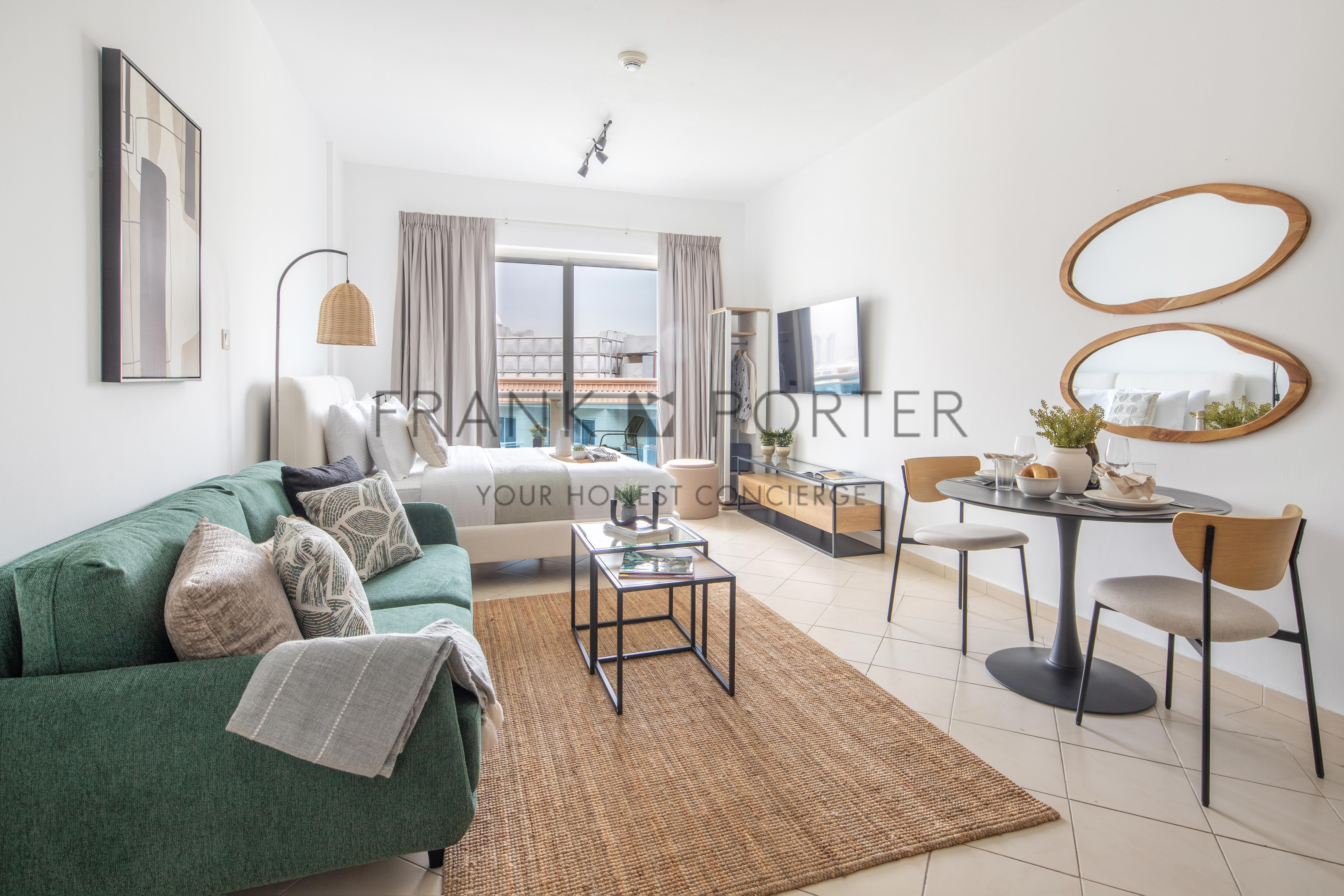 Vibrant Studio with Cozy Balcony in IMPZ | Weekely & Monthly | All Bills Inclusive