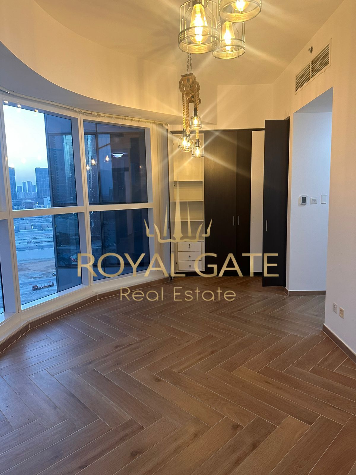 Prime Location | Ready to Move l Luxurious Living