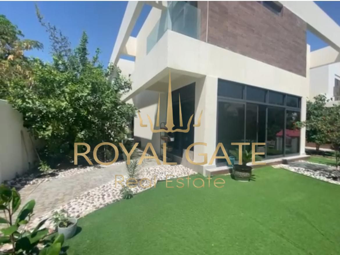 Ready To Move With Big Garden I Private Swimming Pool .