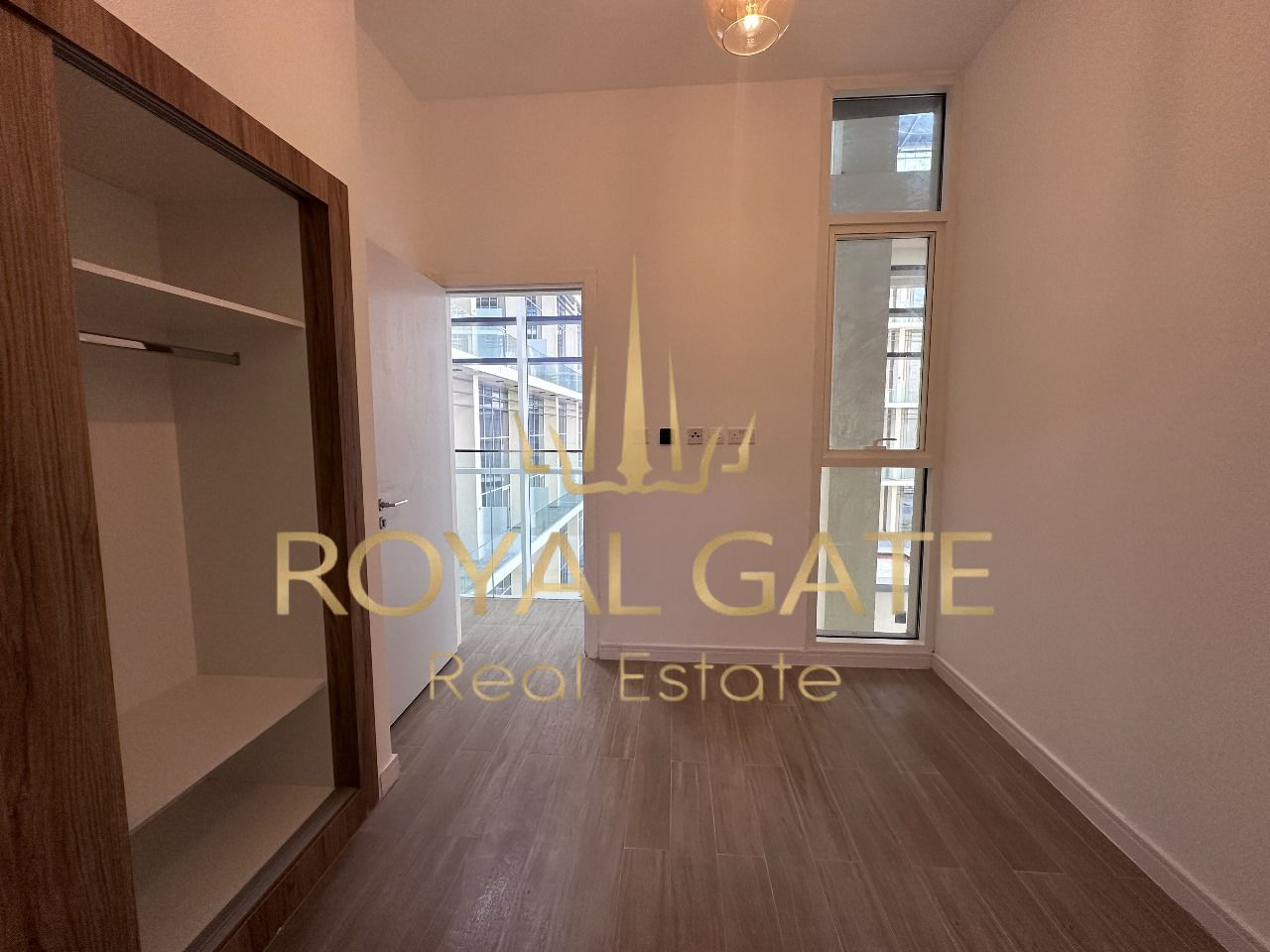 Vacant Ready to Move l Duplex l 1 Parking
