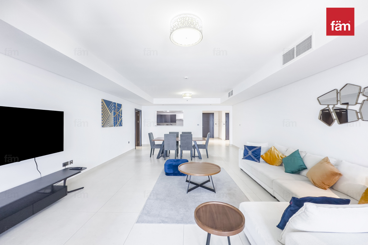 Fantastic Views / Vacant / High Floor