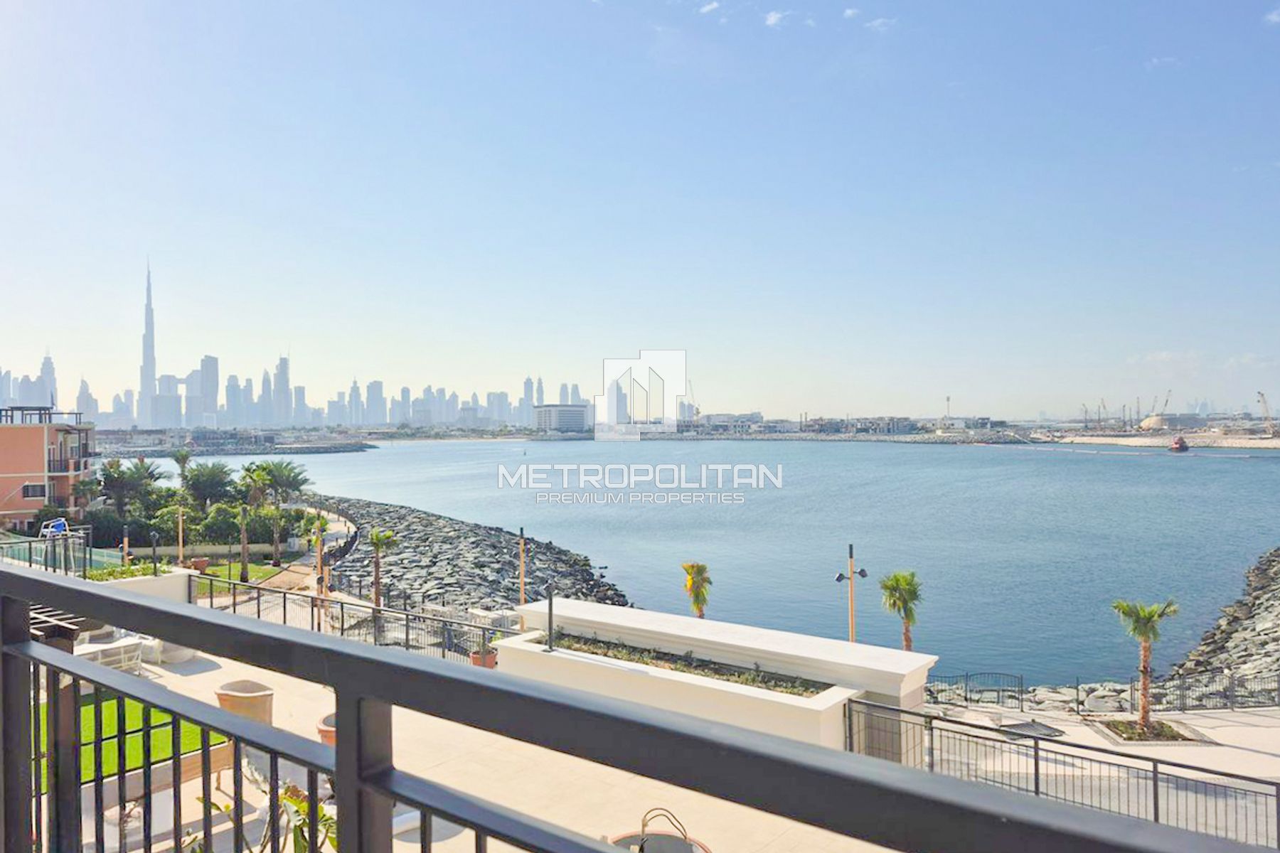 Corner Unit | Sea and Skyline View | Brand New