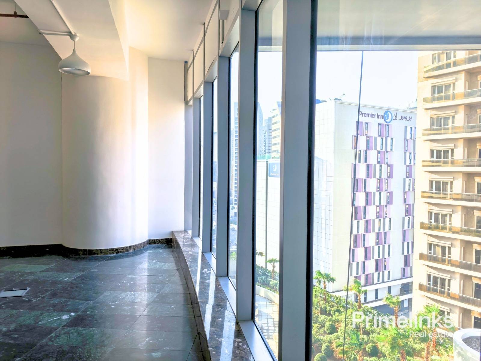 Fitted Corner Office | Ready to Move-in
