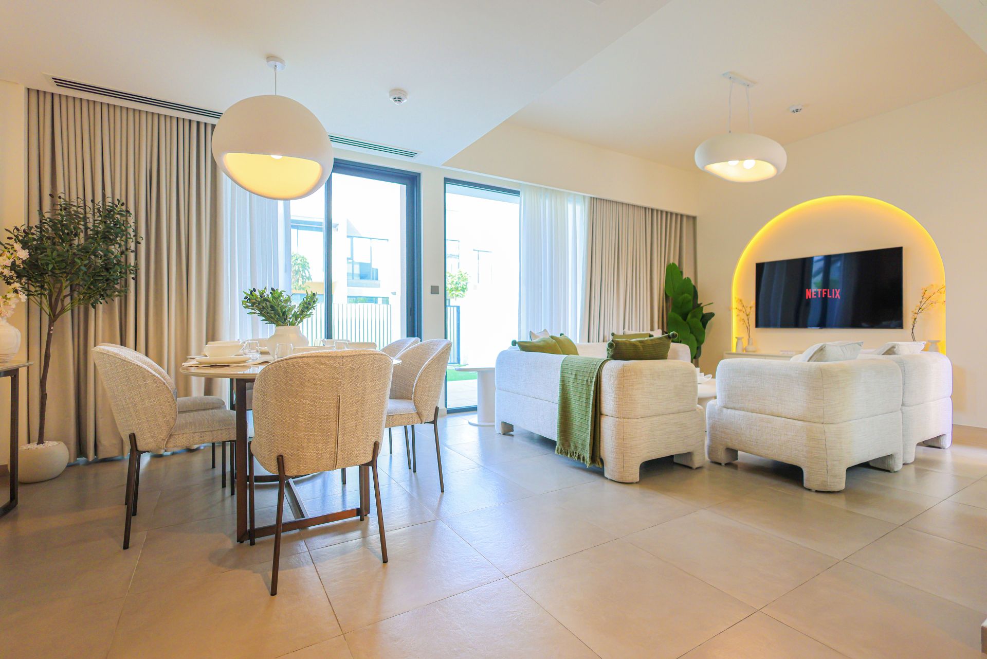 Stylish Family Townhouse | Near Town Center| Patio