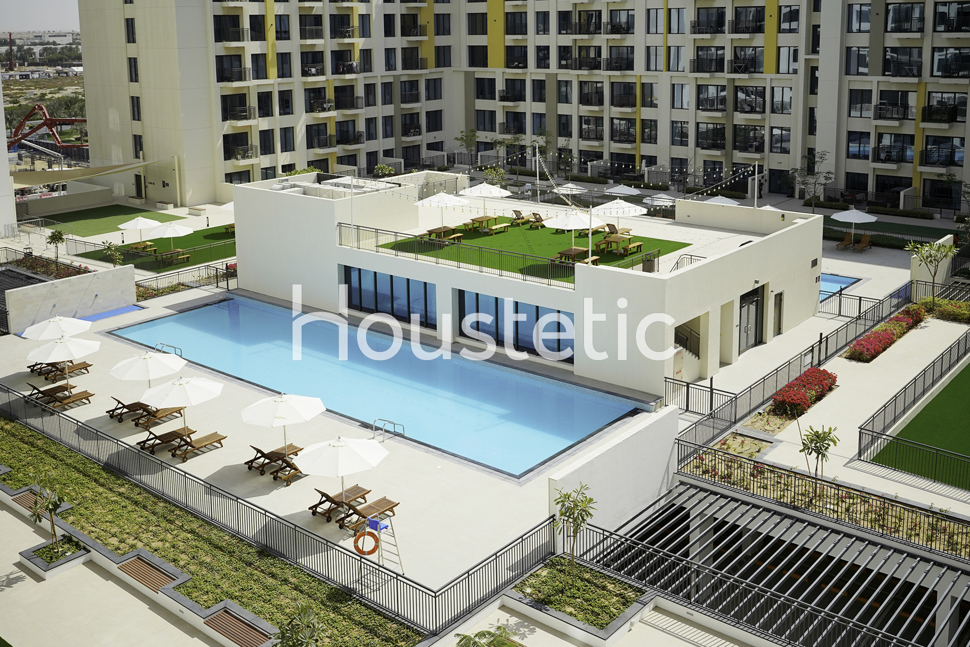 12 CHEQUES | CORNER POOL VIEW | AVAILABLE