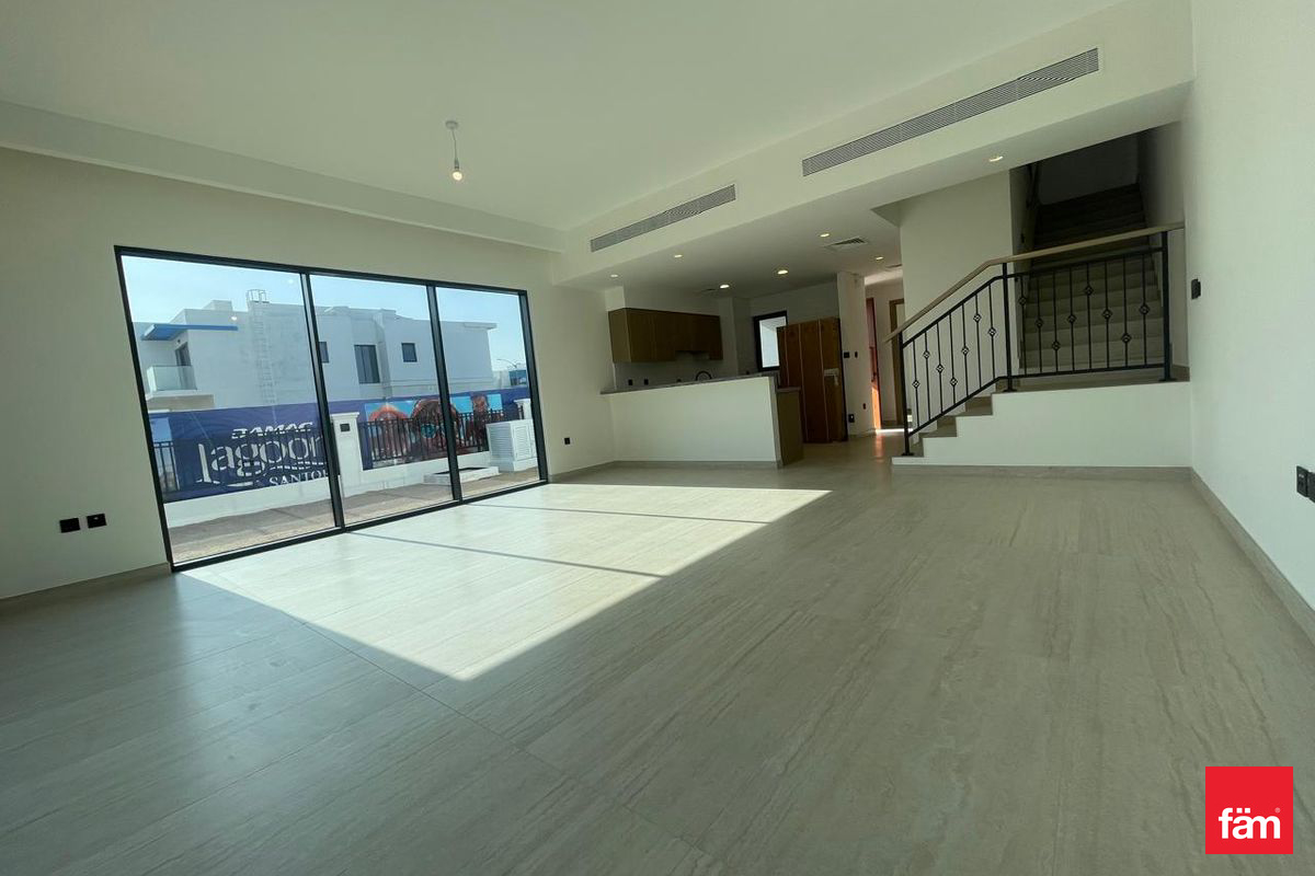 Large 5BR Villa | Corner Plot | Ready to Move