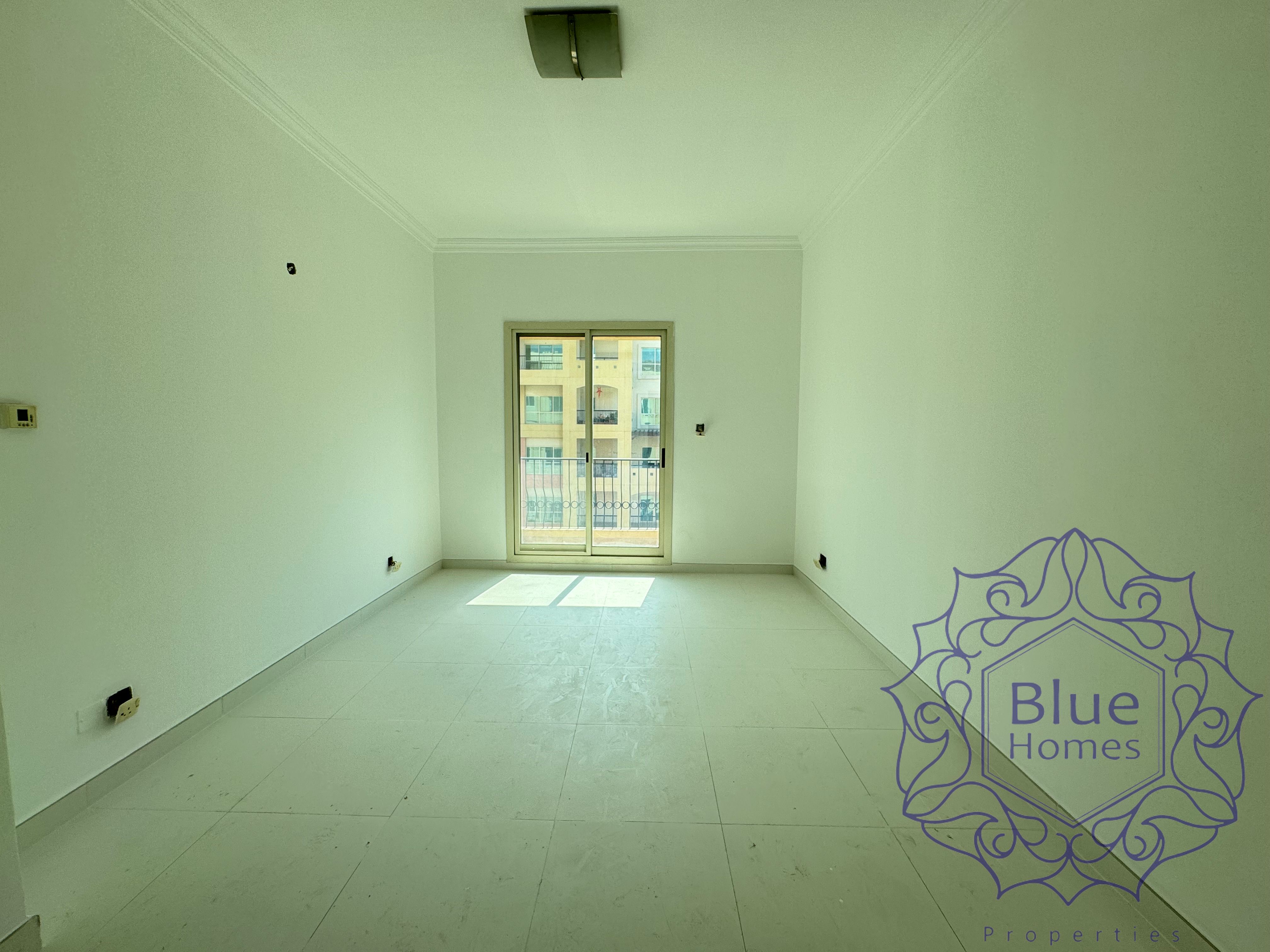 Spacious 2 BHK Very Close Metro And Garden Lavish Family Building