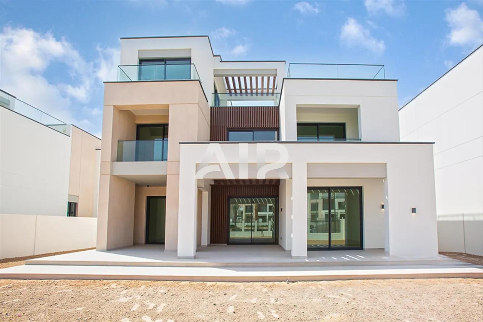 Luxury 5Bed Villa | Park View | Single row