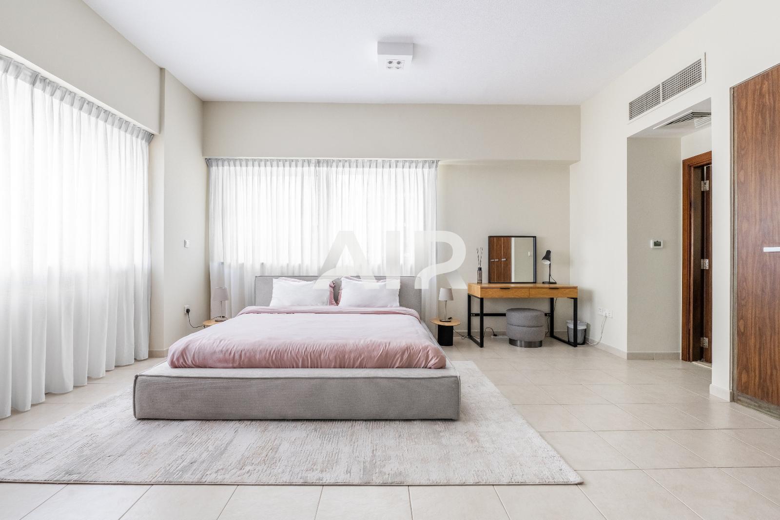 Upgraded | Fully Furnished | 952 sqft