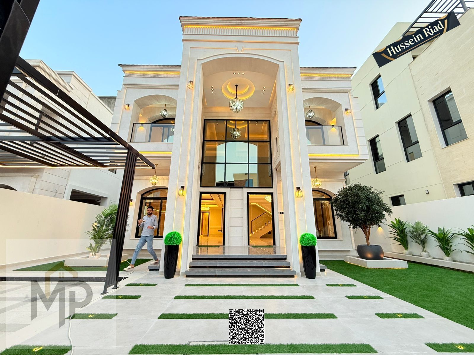 A villa with a distinctive classic design for sale - two floors and a roof with central air conditioning, a strategic location directly on Sheikh Moha