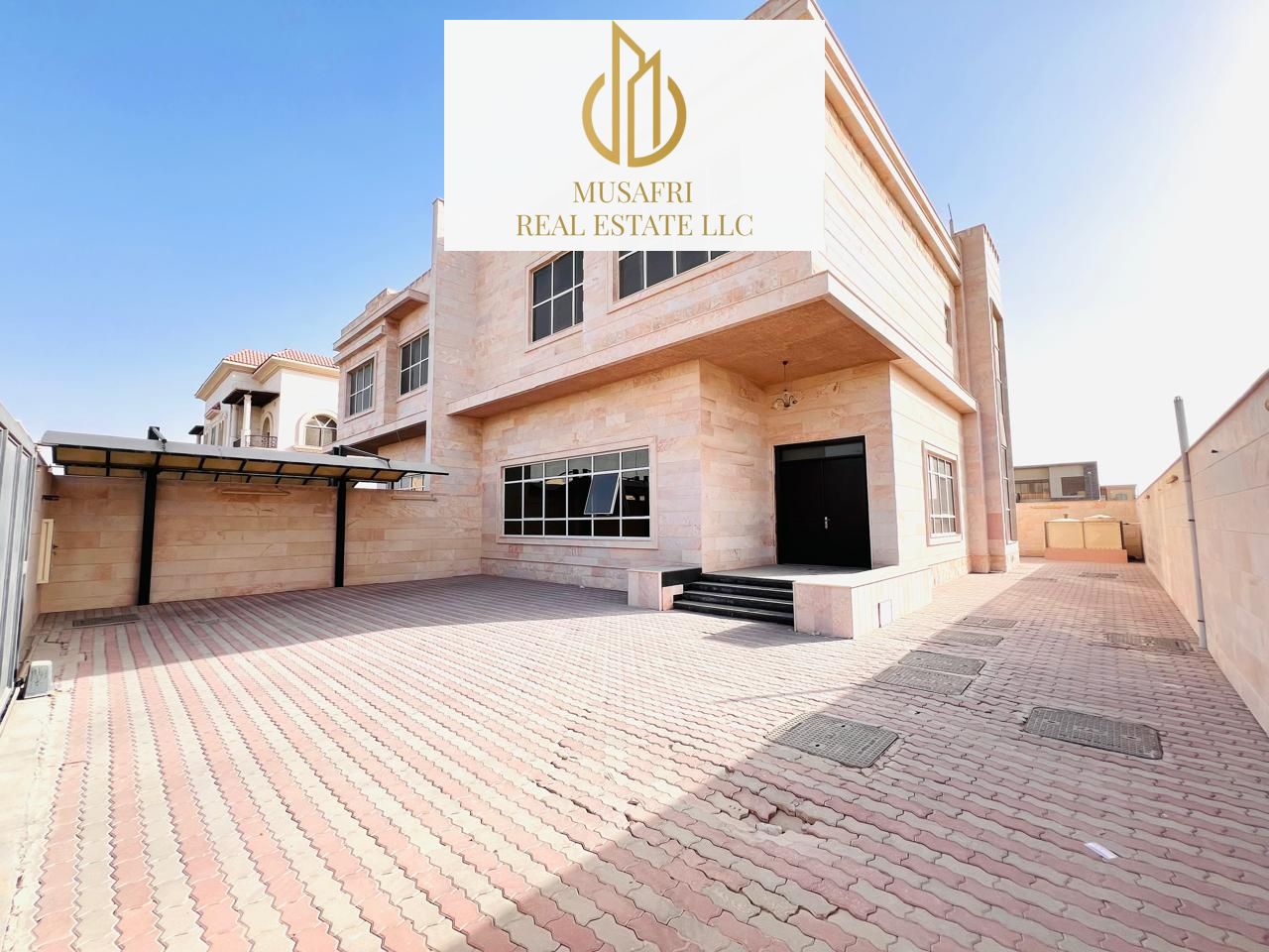 Spacious 4 bedrooms Villa Good and peaceful location