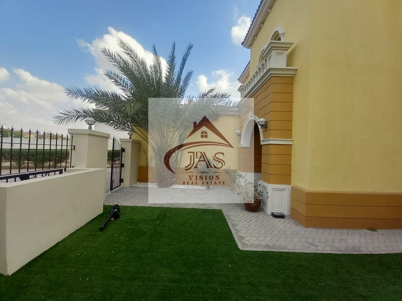 SINGLE ROW | 3 BED LARGE VILLA | VACANT