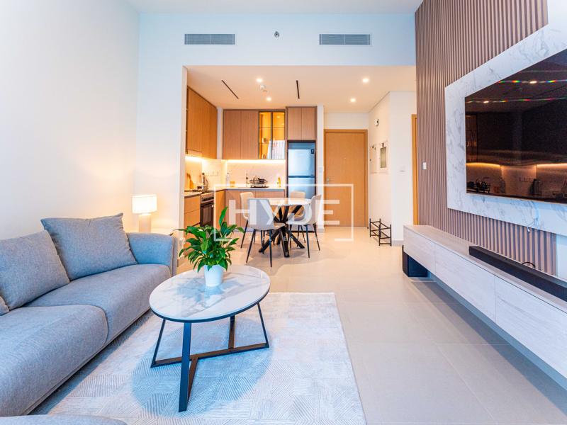 Fully Furnished I Upgraded I Park Access