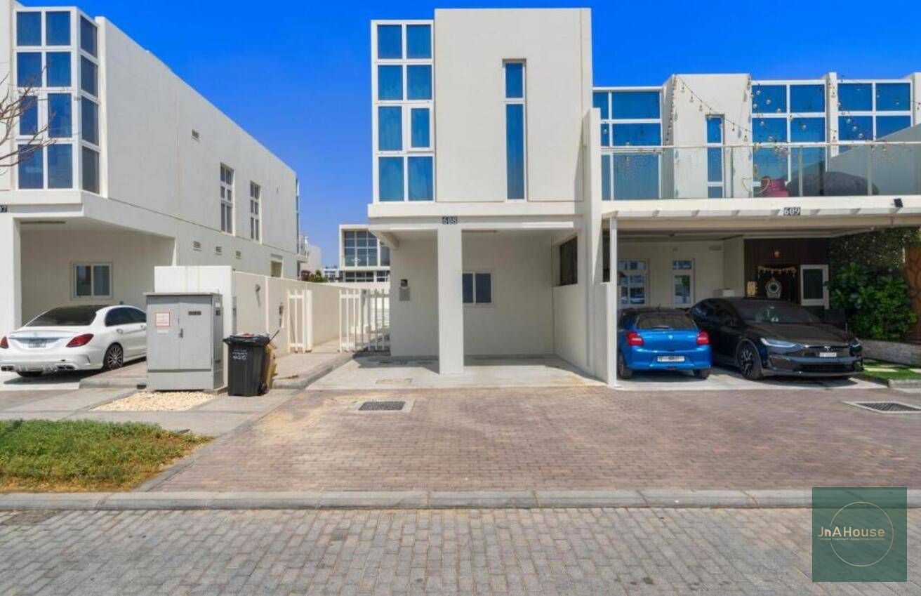 Unfurnished I 3 BR townhouse I Great community