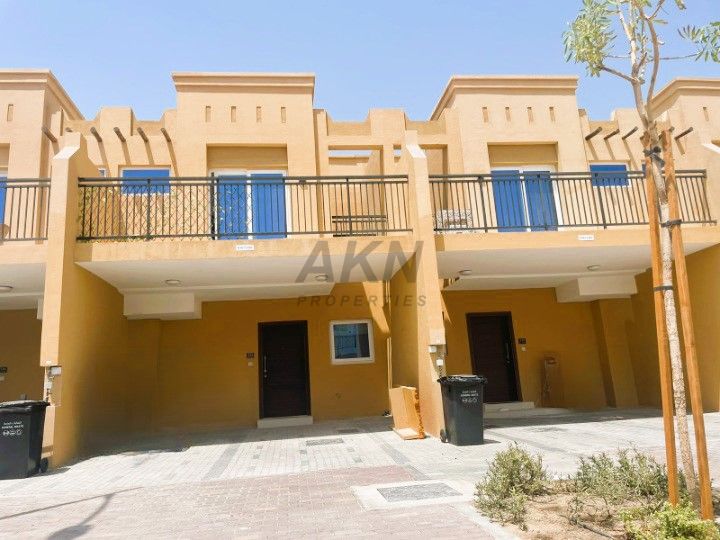 3BKH Townhouse With Basement | Backyard | Vacant