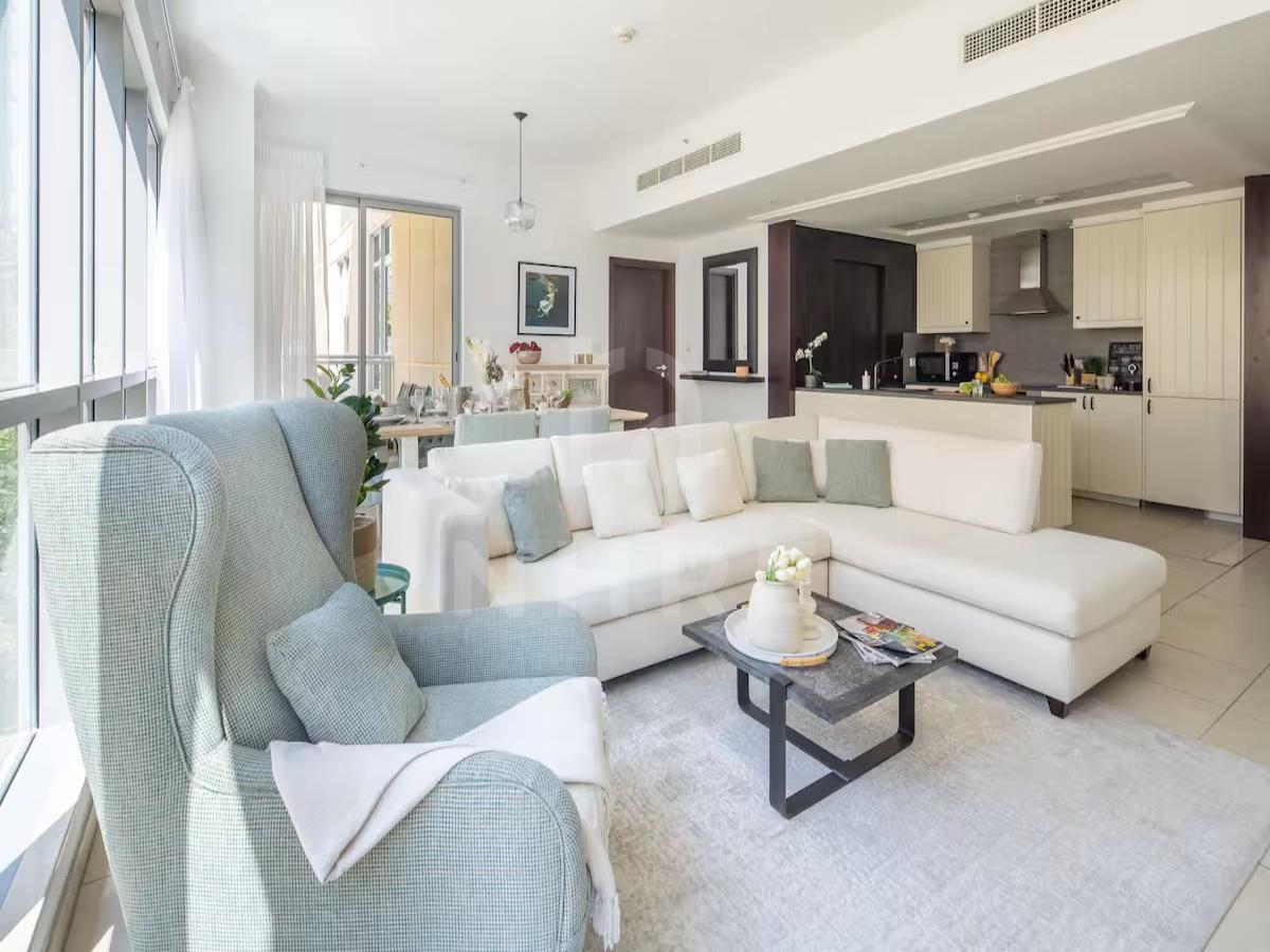 Upgraded Interior | Natural Sunlight | Garden View